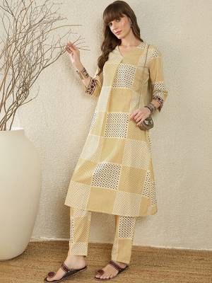 Women Printed Regular Pure Cotton Kurta with Trousers 1