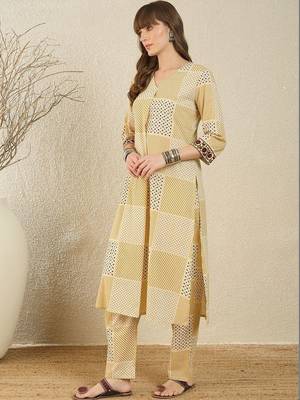 Women Printed Regular Pure Cotton Kurta with Trousers 3