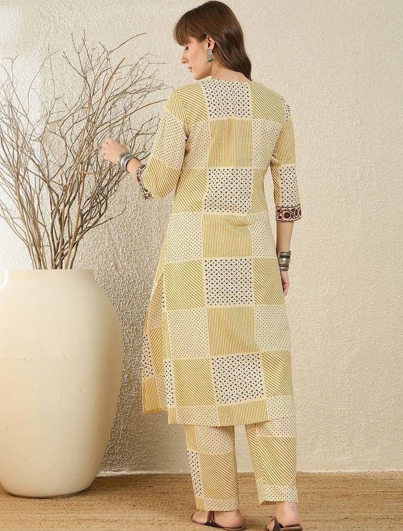 Women Printed Regular Pure Cotton Kurta with Trousers
