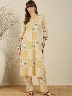 Women Printed Regular Pure Cotton Kurta with Trousers 6