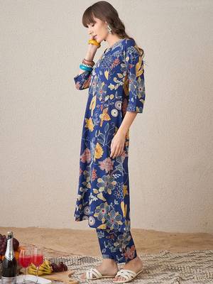 Women Floral Printed Regular Pure Cotton Kurta with Trousers 4