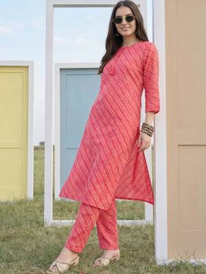 Women Leheriya Printed Regular Sequinned Kurta with Trousers 1