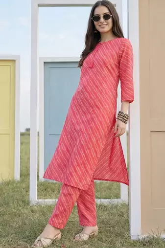 Women Leheriya Printed Regular Sequinned Kurta with Trousers
