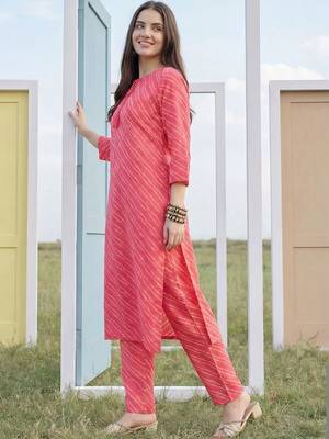 Women Leheriya Printed Regular Sequinned Kurta with Trousers 3