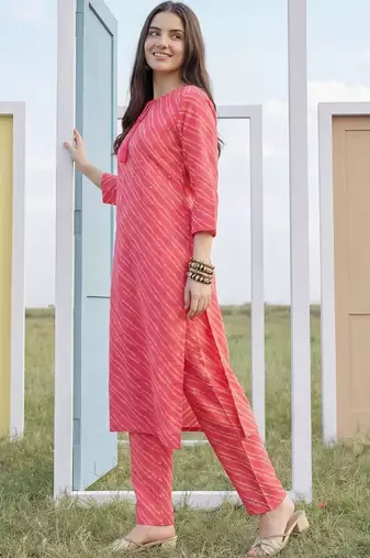 Women Leheriya Printed Regular Sequinned Kurta with Trousers
