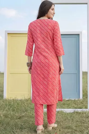 Women Leheriya Printed Regular Sequinned Kurta with Trousers