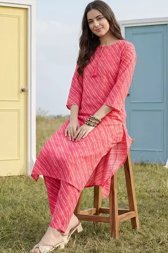 Women Leheriya Printed Regular Sequinned Kurta with Trousers