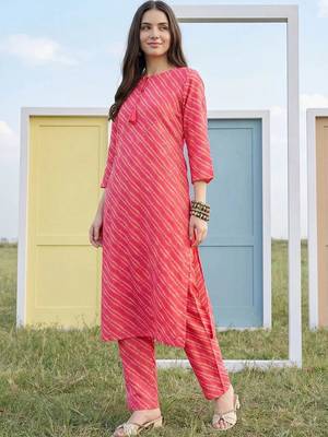 Women Leheriya Printed Regular Sequinned Kurta with Trousers 6