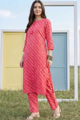 Women Leheriya Printed Regular Sequinned Kurta with Trousers