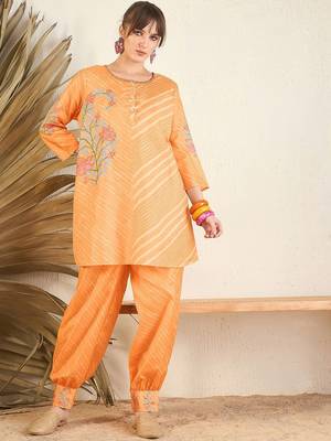 Floral Printed A-Line Kurti with Trousers 1