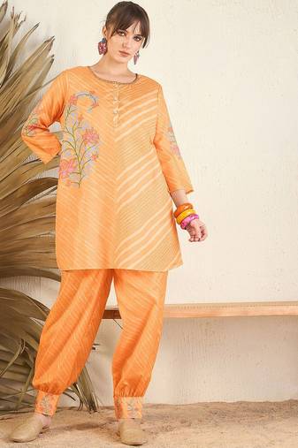 Floral Printed A-Line Kurti with Trousers
