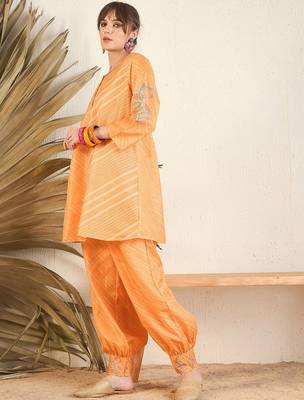 Floral Printed A-Line Kurti with Trousers 4