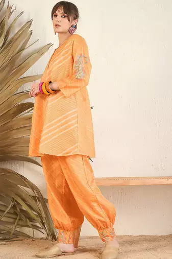 Floral Printed A-Line Kurti with Trousers