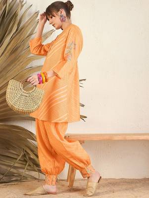 Floral Printed A-Line Kurti with Trousers 6