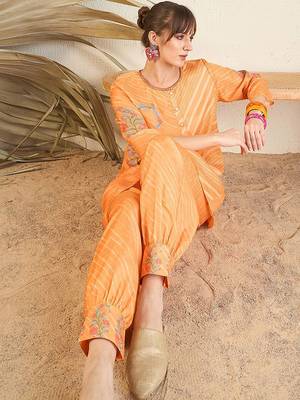 Floral Printed A-Line Kurti with Trousers 7