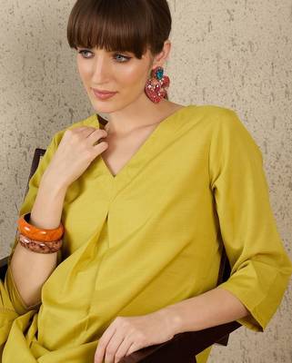 Women Pleated Kurta with Trousers 3