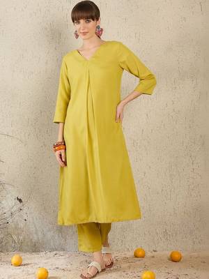 Women Pleated Kurta with Trousers 5