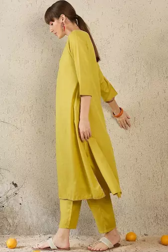 Women Pleated Kurta with Trousers