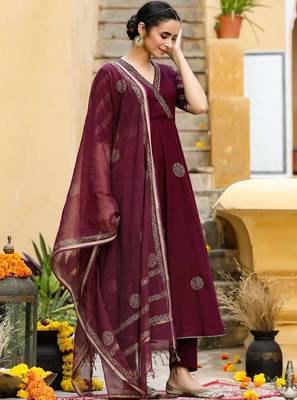 Women Ethnic Motifs Printed Empire Kurta with Trouser & With Dupatta 5