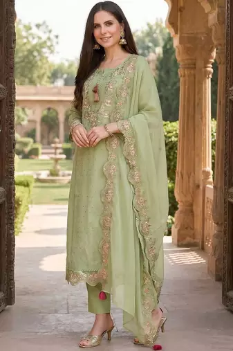 Women Floral Embroidered Regular Thread Work Pure Cotton Kurta with Trousers & With Dupatta