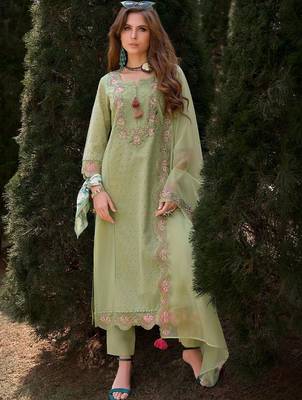 Women Floral Embroidered Regular Thread Work Pure Cotton Kurta with Trousers & With Dupatta 4