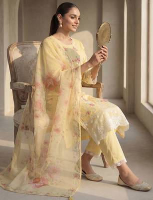 Women Floral Embroidered Regular Thread Work Kurta with Trousers & With Dupatta 1