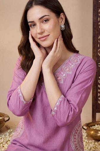 Women Ethnic Motifs Embroidered Regular Thread Work Kurta with Trousers