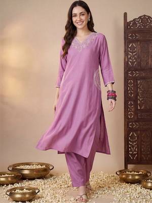 Women Ethnic Motifs Embroidered Regular Thread Work Kurta with Trousers 3
