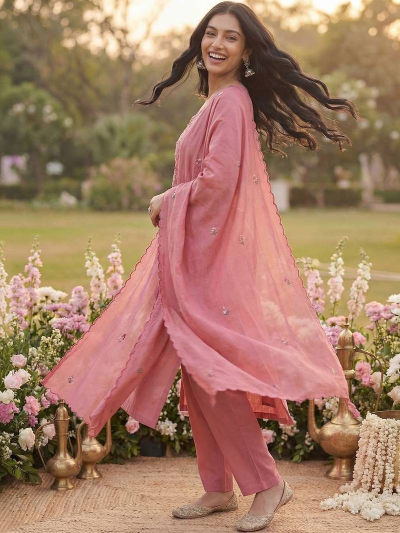 Women Ethnic Motifs Embroidered Regular Thread Work Kurta with Trousers & With Dupatta