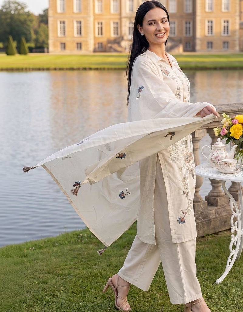 Women Floral Embroidered Regular Thread Work Cotton Kurta With Palazzos & Dupatta