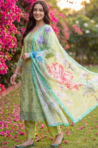 Women Floral Embroidered Regular Thread Work Kurta with Trousers & With Dupatta