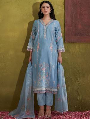 Women Floral Embroidered Regular Thread Work Kurta with Trousers & With Dupatta 1
