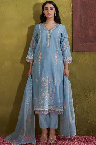 Women Floral Embroidered Regular Thread Work Kurta with Trousers & With Dupatta