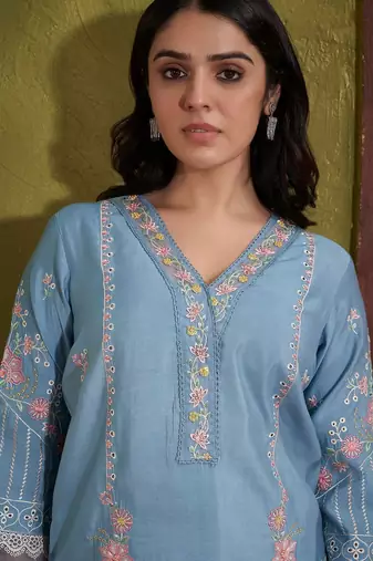 Women Floral Embroidered Regular Thread Work Kurta with Trousers & With Dupatta