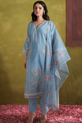 Women Floral Embroidered Regular Thread Work Kurta with Trousers & With Dupatta