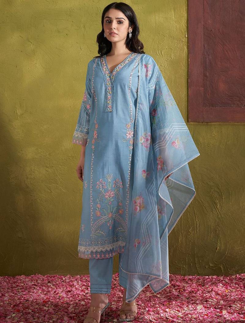 Women Floral Embroidered Regular Thread Work Kurta with Trousers & With Dupatta
