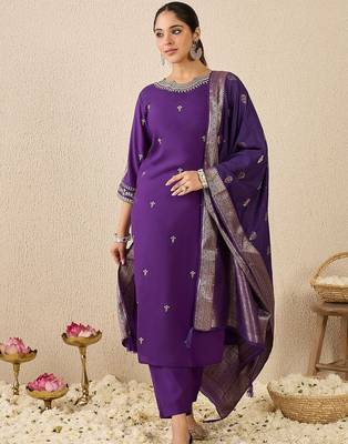 Women Ethnic Motifs Printed Kurta with Trousers & Dupatta 2