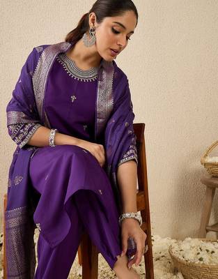 Women Ethnic Motifs Printed Kurta with Trousers & Dupatta 7