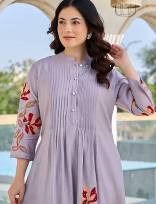 Women Floral Embroidered Thread Work Pure Cotton Kurta with Trousers 2