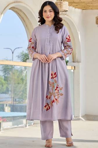 Women Floral Embroidered Thread Work Pure Cotton Kurta with Trousers
