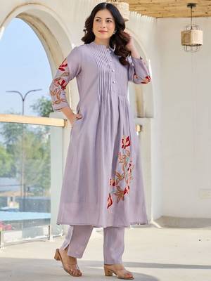 Women Floral Embroidered Thread Work Pure Cotton Kurta with Trousers 3