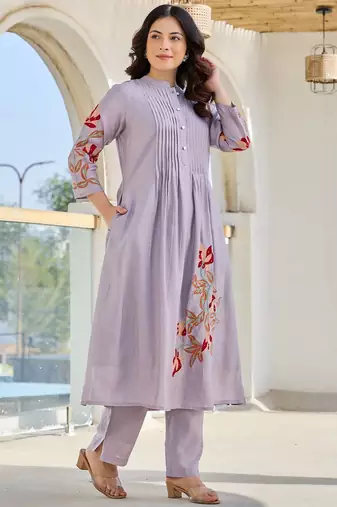 Women Floral Embroidered Thread Work Pure Cotton Kurta with Trousers
