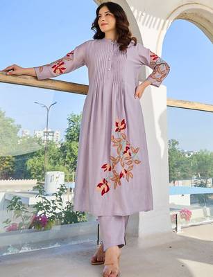 Women Floral Embroidered Thread Work Pure Cotton Kurta with Trousers 4