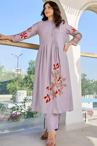 Women Floral Embroidered Thread Work Pure Cotton Kurta with Trousers