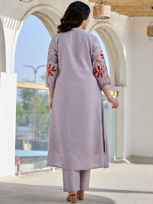 Women Floral Embroidered Thread Work Pure Cotton Kurta with Trousers 5