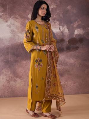 Ethnic Motifs Embroidered Regular Thread Work Kurta With Trousers & Dupatta 1
