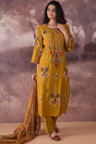 Ethnic Motifs Embroidered Regular Thread Work Kurta With Trousers & Dupatta