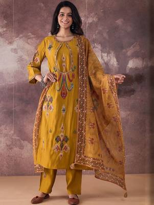 Ethnic Motifs Embroidered Regular Thread Work Kurta With Trousers & Dupatta 4