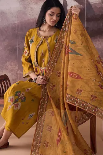 Ethnic Motifs Embroidered Regular Thread Work Kurta With Trousers & Dupatta