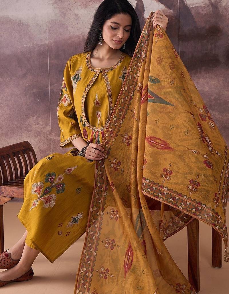 Ethnic Motifs Embroidered Regular Thread Work Kurta With Trousers & Dupatta